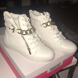 White sneakers with gold chain